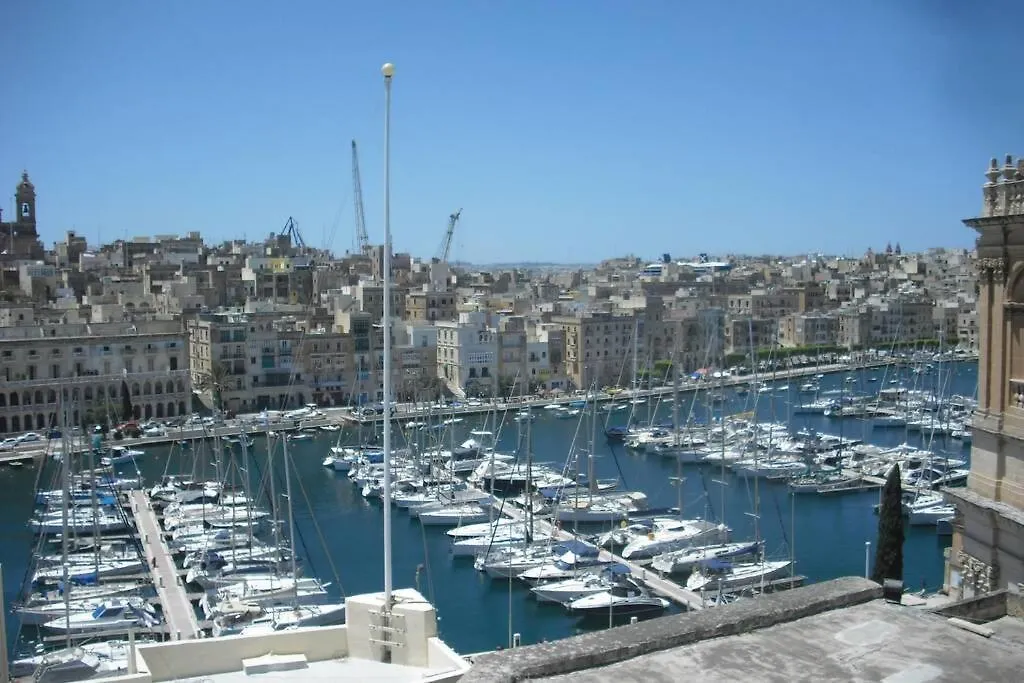Vittoriosa Holiday Apartment Rental With Ac