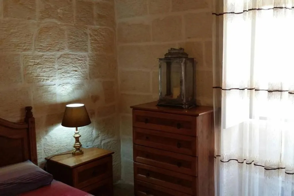 Vittoriosa Holiday Apartment Rental With Ac Birgu