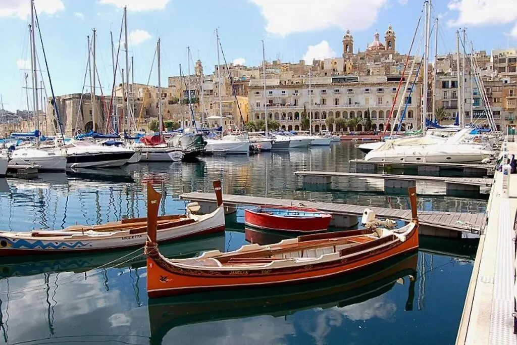 Vittoriosa Holiday Apartment Rental With Ac  Birgu