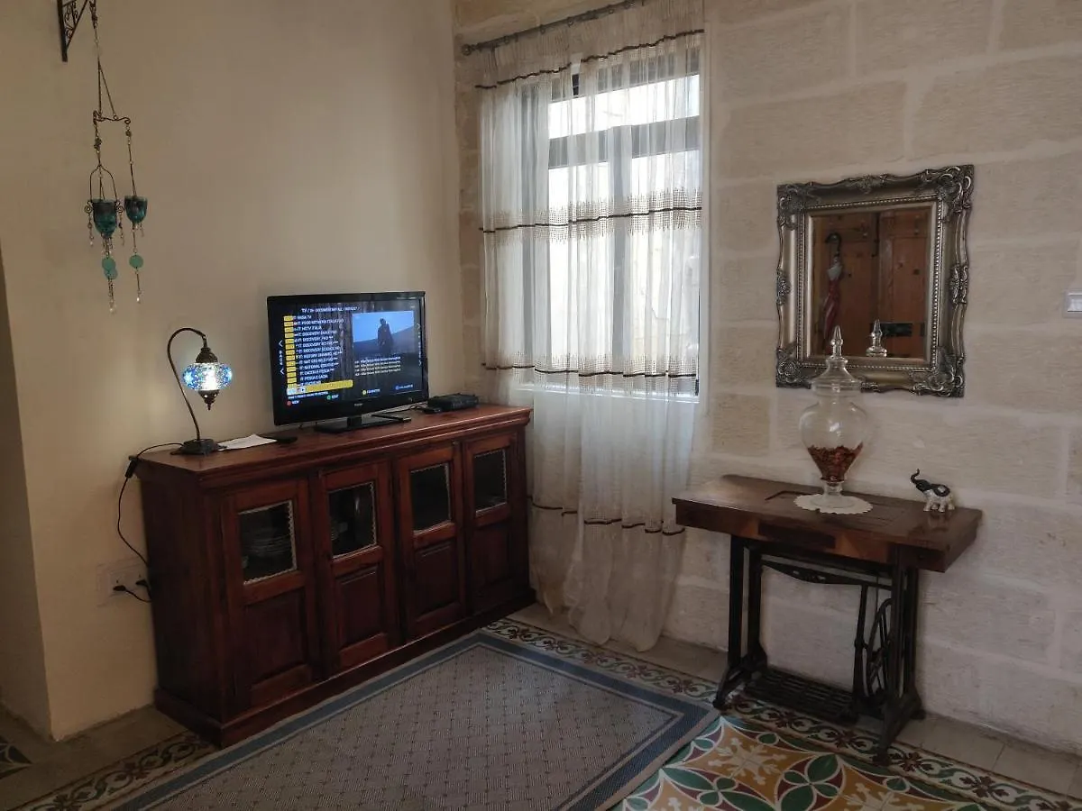 Vittoriosa Holiday Apartment Rental With Ac Malta