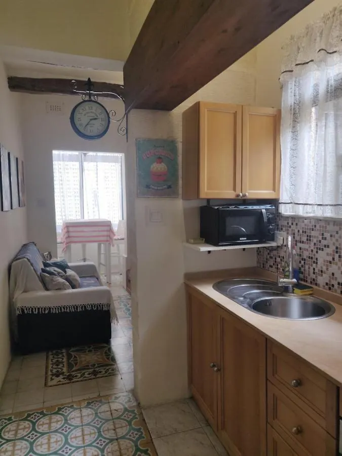 Vittoriosa Holiday Apartment Rental With Ac