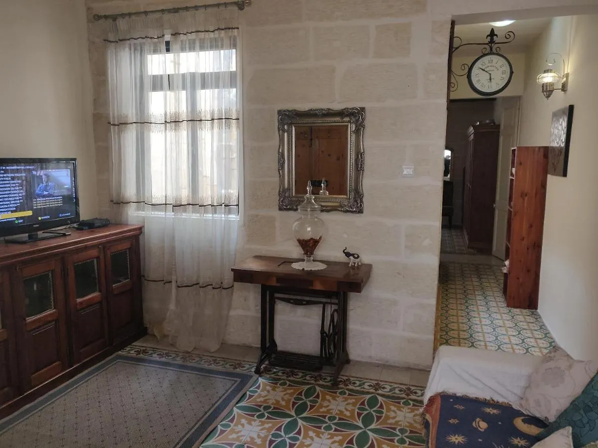 Vittoriosa Holiday Apartment Rental With Ac Malta